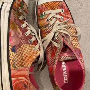 Converse, Woman’s size 9.  Fun & lively pattern.